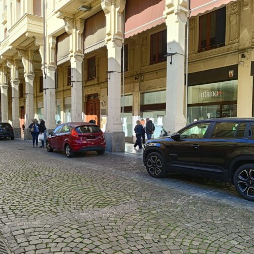 Pd di Tortona: “Troppe auto nella zona pedonale, ma c’è davvero chi controlla?”
