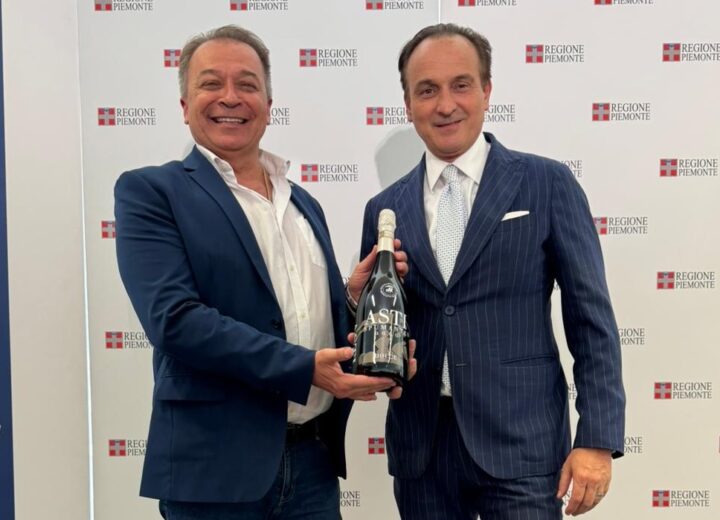 L’Asti Docg è il “Vino piemontese dell’Anno”. A Vinitaly il debutto del cocktail Asti-Vermouth