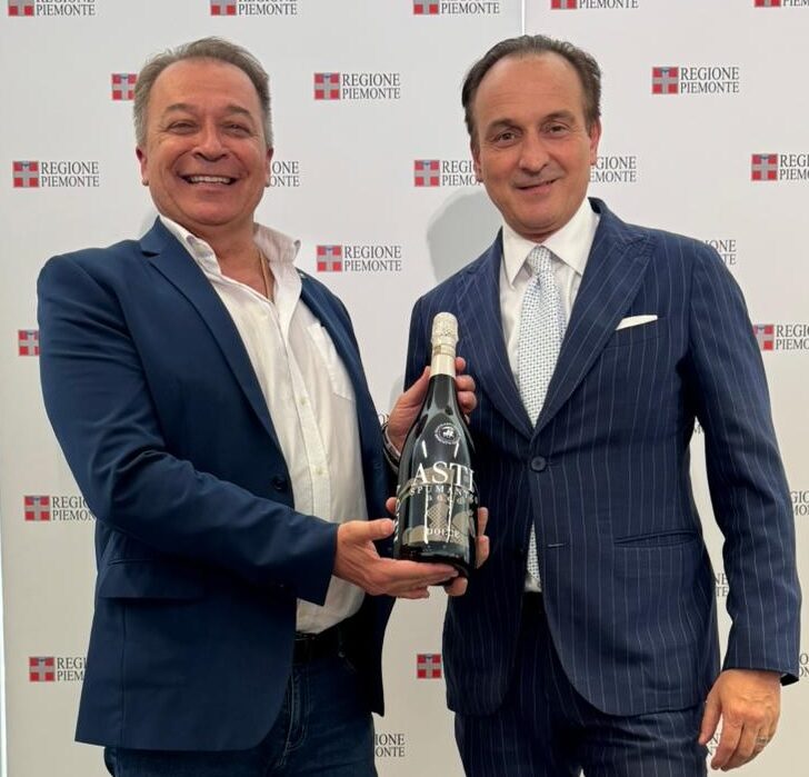 L’Asti Docg è il “Vino piemontese dell’Anno”. A Vinitaly il debutto del cocktail Asti-Vermouth