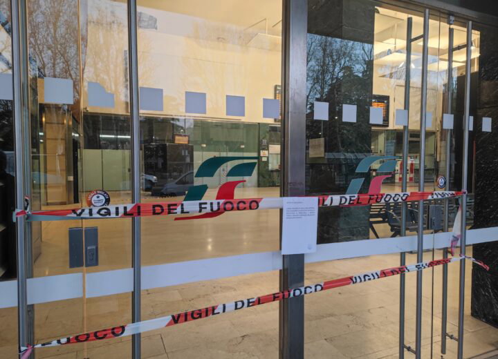 Caduta calcinacci in stazione ad Alessandria: “A breve lavori messa in sicurezza controsoffitto”