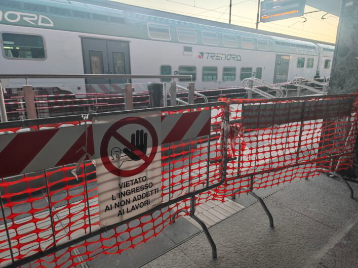 Cadono alcuni calcinacci nell’atrio della stazione di Alessandria: chiusa la biglietteria