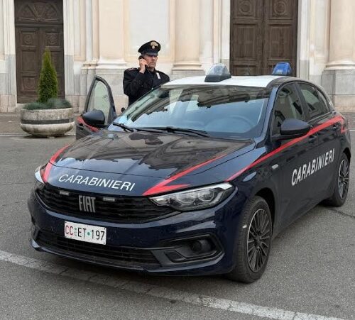 Chiedevano denaro a una donna, minacciando anche il figlio: due arresti a Gravellona Lomellina