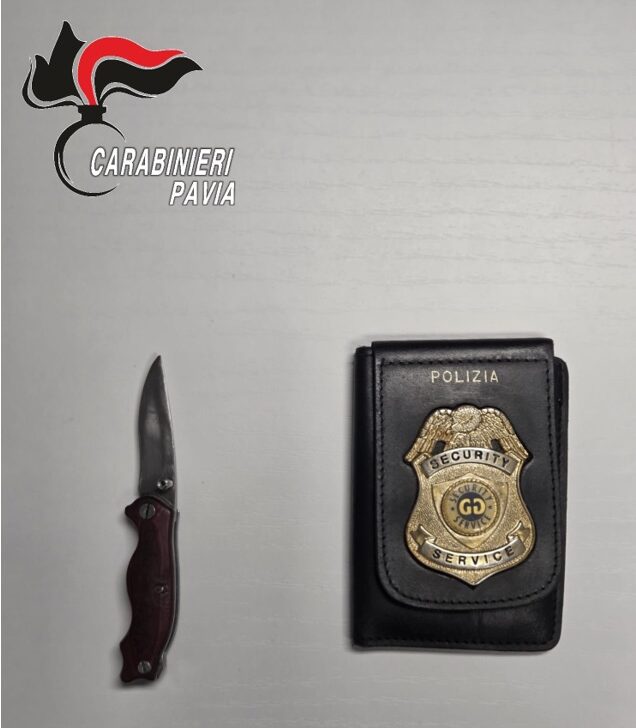 Fugge in moto ma cade durante inseguimento. Aveva tesserino falso e un coltello
