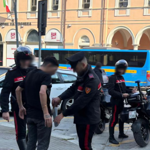 A Voghera controlli dei Carabinieri in stazione con metal detector