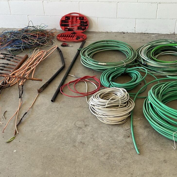 Furto di rame sventato a Siziano. Due uomini sorpresi con 100 Kg di cavi e tubi