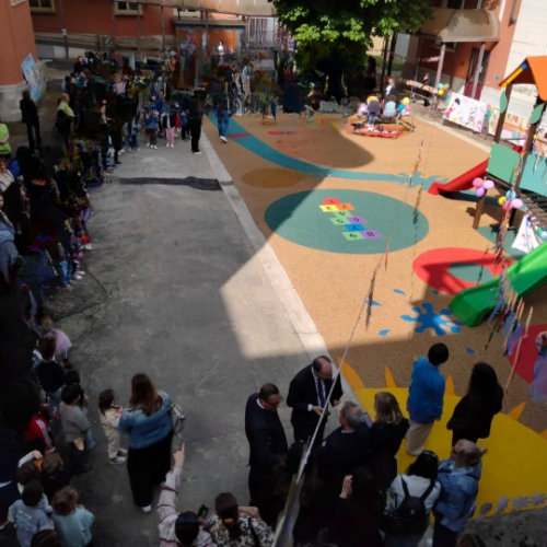 Alla scuola Galilei di Alessandria riaperto il cortile con nuovi giochi e scivoli