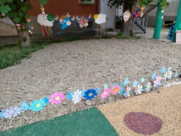 Alla scuola Galilei di Alessandria riaperto il cortile con nuovi giochi e scivoli