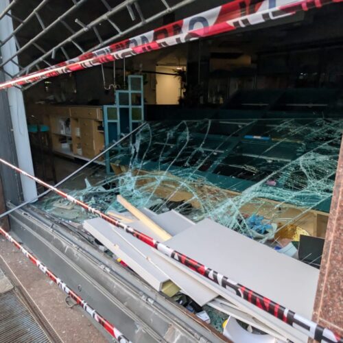 Furto in una gioielleria di Valenza: vetrina sfondata con un’auto