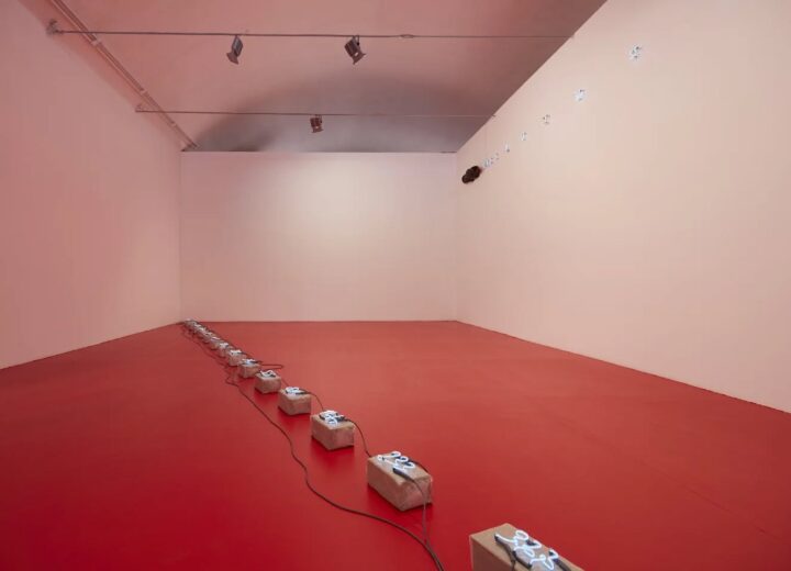 La Galleria Christian Stein apre il suo Deposito alle porte di Milano: in mostra 60 anni di storia