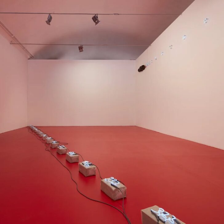 La Galleria Christian Stein apre il suo Deposito alle porte di Milano: in mostra 60 anni di storia