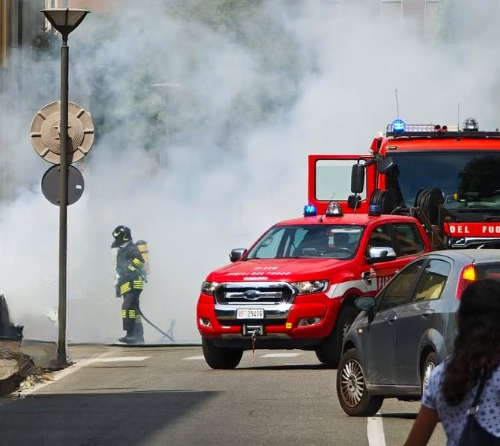 A fuoco un’auto in corso della Repubblica a Tortona