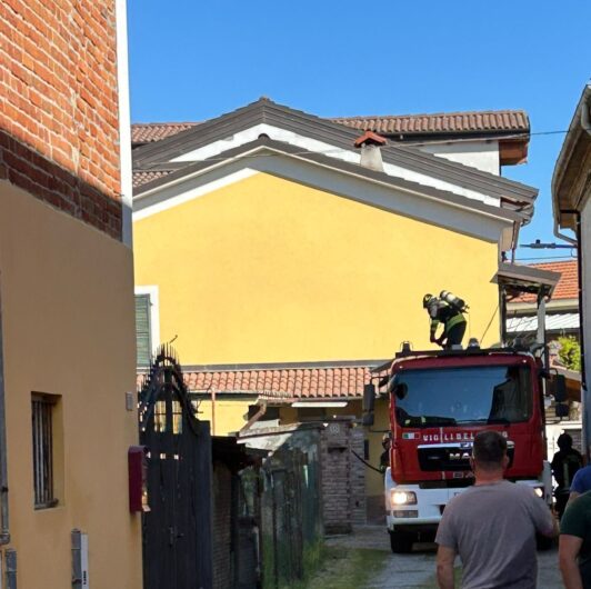 Incendio a Cabanette: a fuoco un’auto e una pensilina