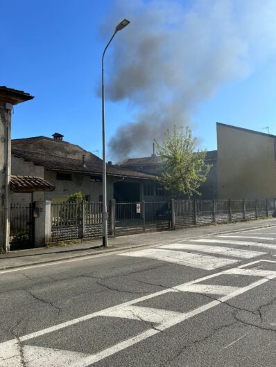Incendio a Cabanette: a fuoco un’auto e una pensilina