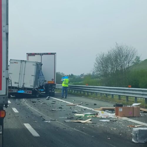 Tamponamento sulla A21: traffico rallentato