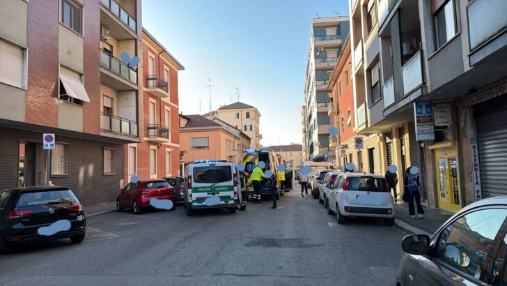 Scontro frontale in via Tortona ad Alessandria: due feriti e un’auto ribaltata