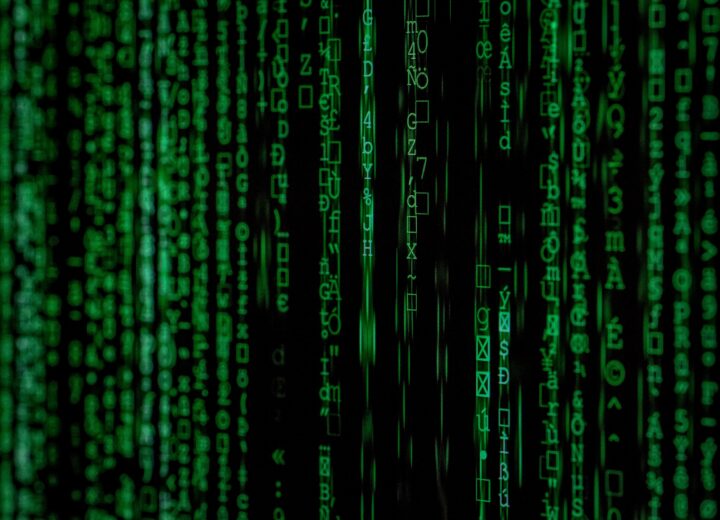 Pavese arrestato per discriminazione razziale: nei suoi video Schlein e Meloni definite “burattini degli ebrei”