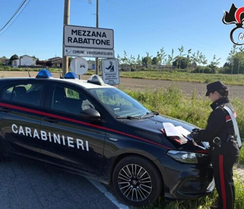 Rubano 300 litri di gasolio da due trattori: identificati e denunciati dai Carabinieri