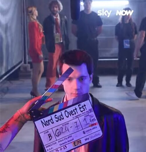 “Nord Sud Ovest Est”, la seconda stagione della serie sugli 883 debutta il 9 ottobre. Il video del backstage