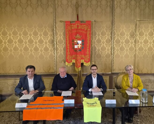 Torna il Pedibus a Casale Monferrato: al via il progetto per accompagnare i bambini a scuola a piedi