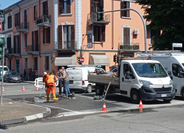 Perdita idrica in spalto Rovereto ad Alessandria: sul posto i tecnici di Sogeri