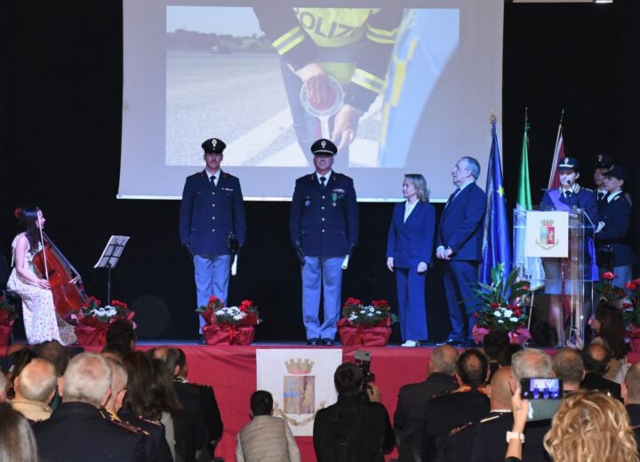 Festa della Polizia: i poliziotti premiati durante la cerimonia a Tortona