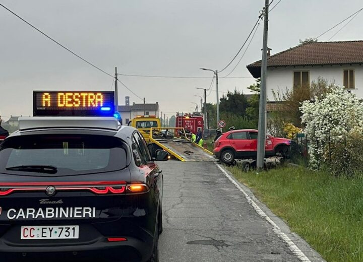 Incidente a Portanova. Auto finisce fuori strada