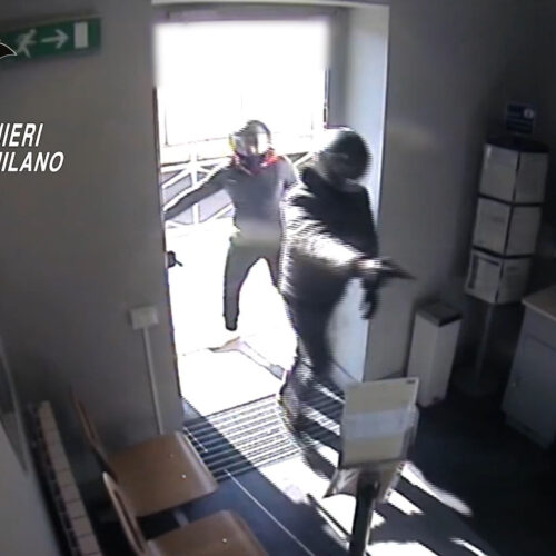 Rapina a mano armata all’ufficio postale di Solonghello: tre persone in carcere