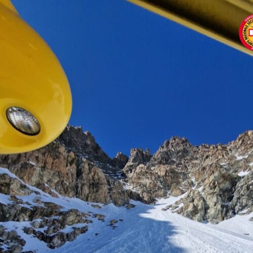 Tragedia sul Monviso nel Cuneese: sciatore precipita lungo la parete sud e muore