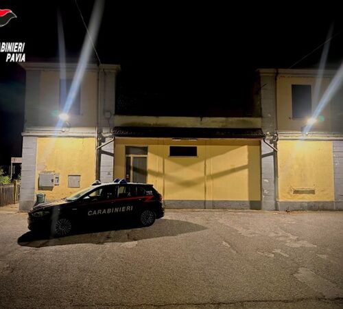 Si masturba davanti a una studentessa sul treno. Denunciato