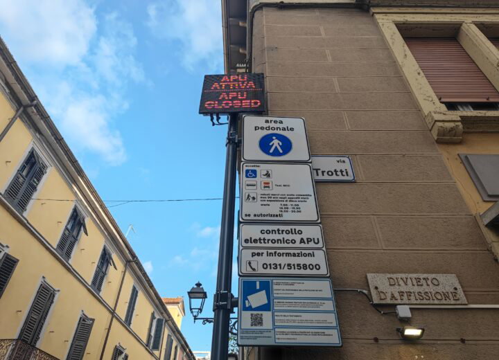 Telecamere aree pedonali, in calo le multe ma la Lega insiste: “A Milano cittadini avvisati con le lettere”