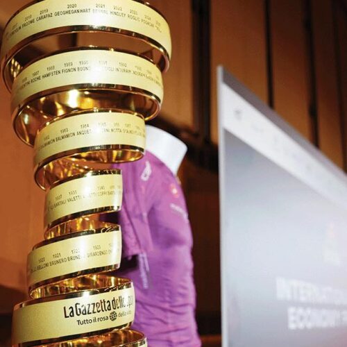 Giro d’Italia: da martedì 7 aprile ad Alessandria il trofeo della corsa rosa esposto al pubblico