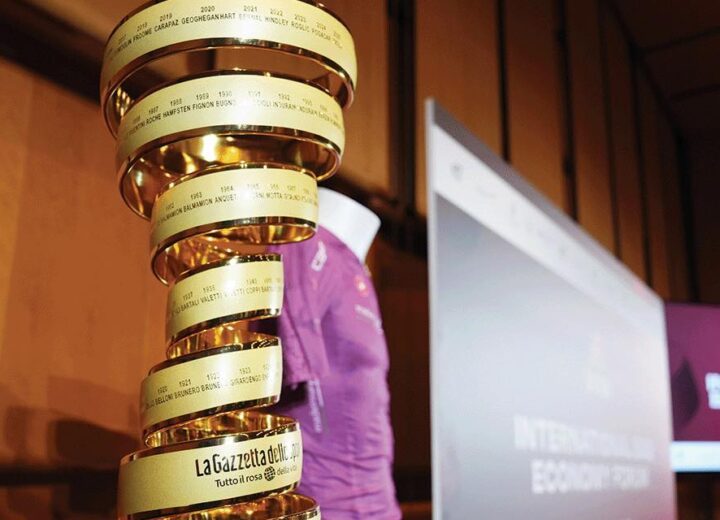 Giro d’Italia: da martedì 7 aprile ad Alessandria il trofeo della corsa rosa esposto al pubblico