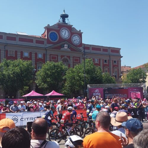 La partenza del Giro d’Italia da Alessandria. La città saluta i campioni della corsa rosa