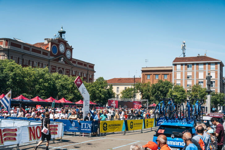Il Giro ad Alessandria: oltre 80 scatti per rivivere una giornata in rosa