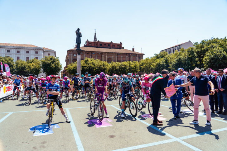 Il Giro ad Alessandria: oltre 80 scatti per rivivere una giornata in rosa