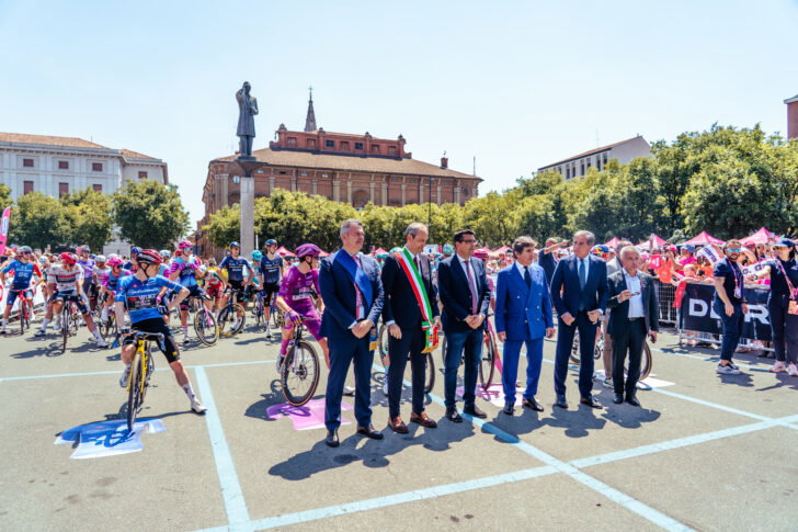 Il Giro ad Alessandria: oltre 80 scatti per rivivere una giornata in rosa