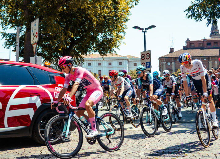 Il Giro ad Alessandria: oltre 80 scatti per rivivere una giornata in rosa