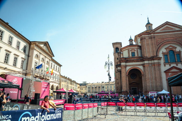 Il Giro d’Italia colora di rosa Voghera: le foto di Vasco Pastorino