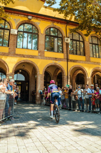 Il Giro d’Italia colora di rosa Voghera: le foto di Vasco Pastorino