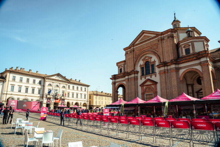Il Giro d’Italia colora di rosa Voghera: le foto di Vasco Pastorino