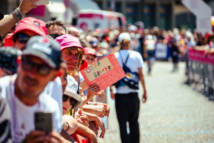 Il Giro d’Italia colora di rosa Voghera: le foto di Vasco Pastorino