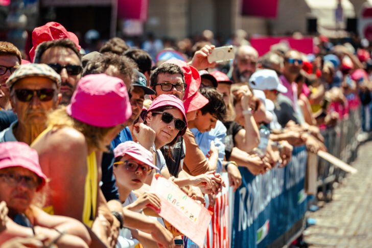 Il Giro d’Italia colora di rosa Voghera: le foto di Vasco Pastorino