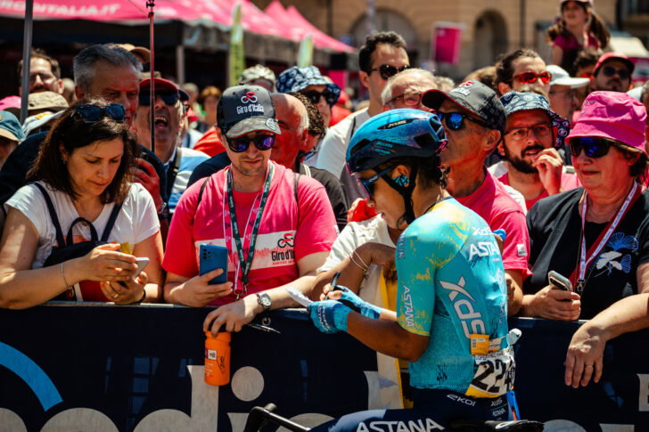 Il Giro d’Italia colora di rosa Voghera: le foto di Vasco Pastorino