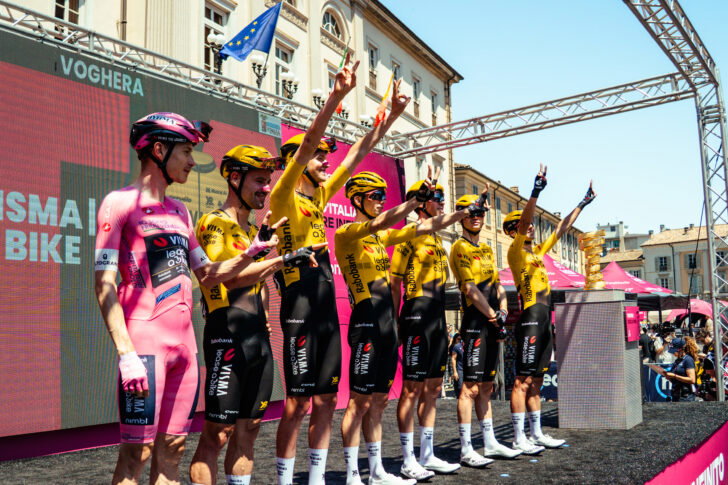 Il Giro d’Italia colora di rosa Voghera: le foto di Vasco Pastorino