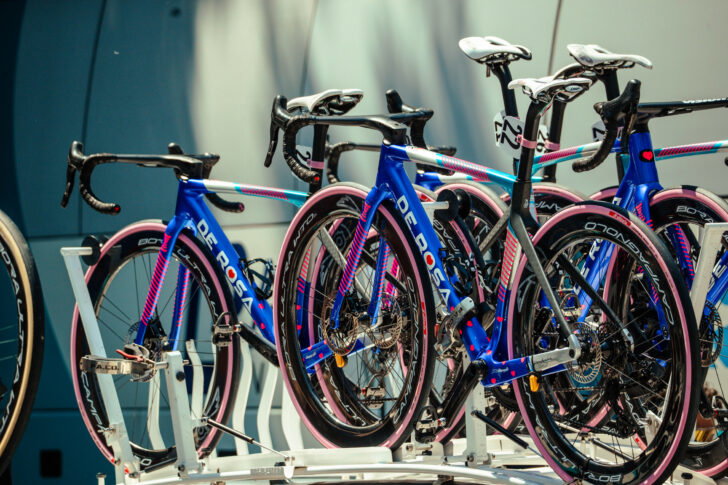 Il Giro d’Italia colora di rosa Voghera: le foto di Vasco Pastorino