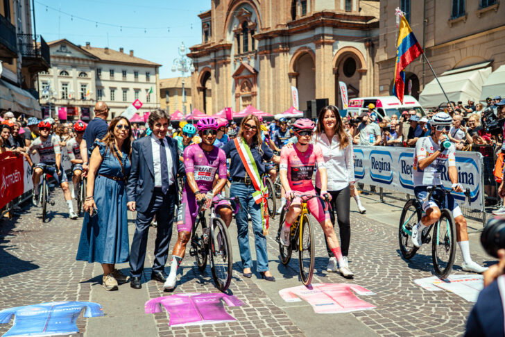 Il Giro d’Italia colora di rosa Voghera: le foto di Vasco Pastorino