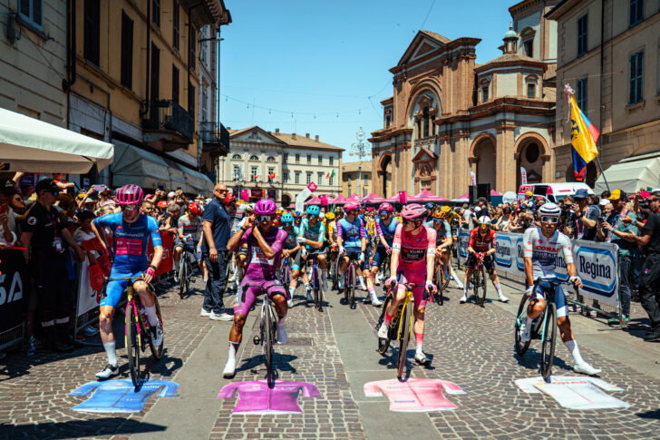 Il Giro d’Italia colora di rosa Voghera: le foto di Vasco Pastorino
