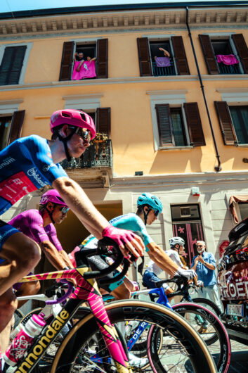 Il Giro d’Italia colora di rosa Voghera: le foto di Vasco Pastorino