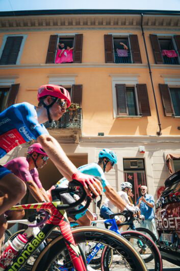 Grande festa a Voghera per la partenza della 15ª tappa del Giro d’Italia