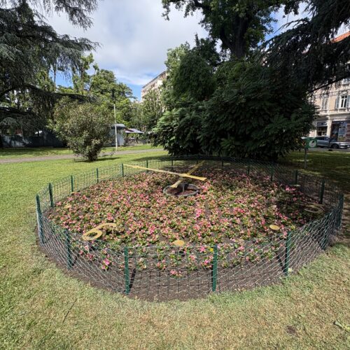 L’orologio dei giardini della stazione rifiorisce e torna a scandire il tempo della città di Alessandria